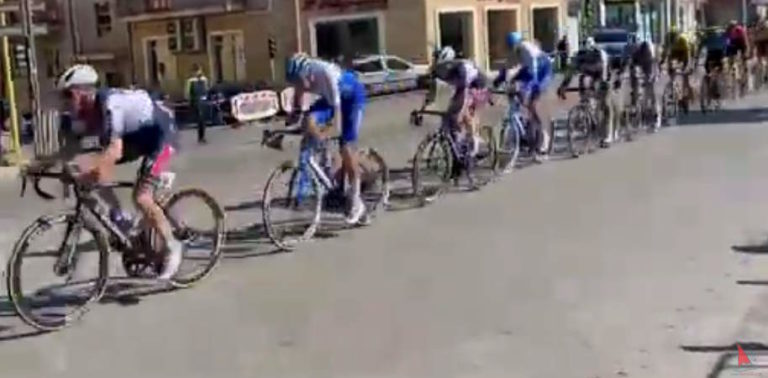 è Roglic il re dei due mari