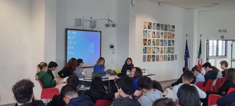 A testa alta contro il clan, Federica Angeli incontra gli studenti del Rosetti