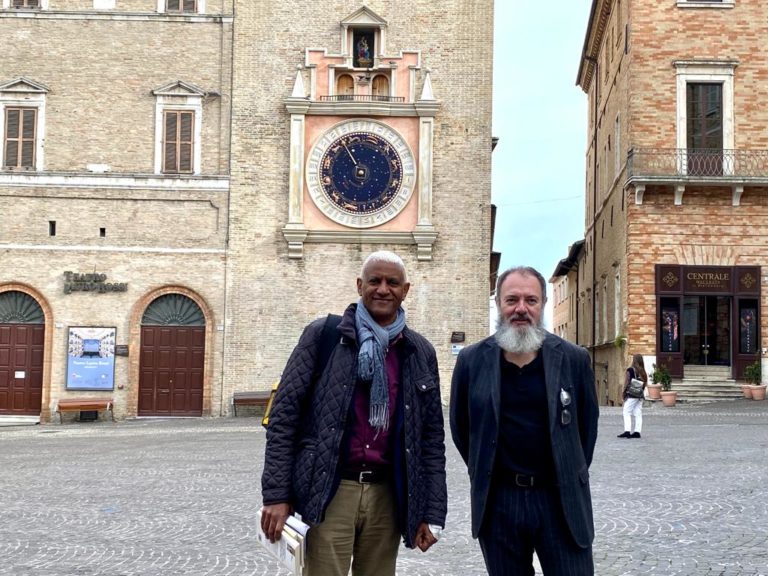 Carlo Lucarelli e il colonialismo italiano: “E’ importante creare un immaginario di quel periodo storico” 