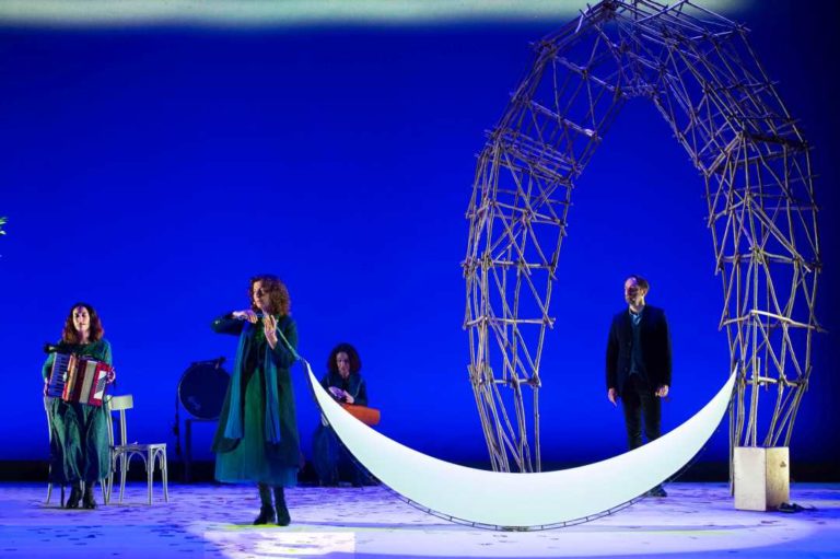 Neri Marcorè ne La Buona Novella di Fabrizio De André alle Muse