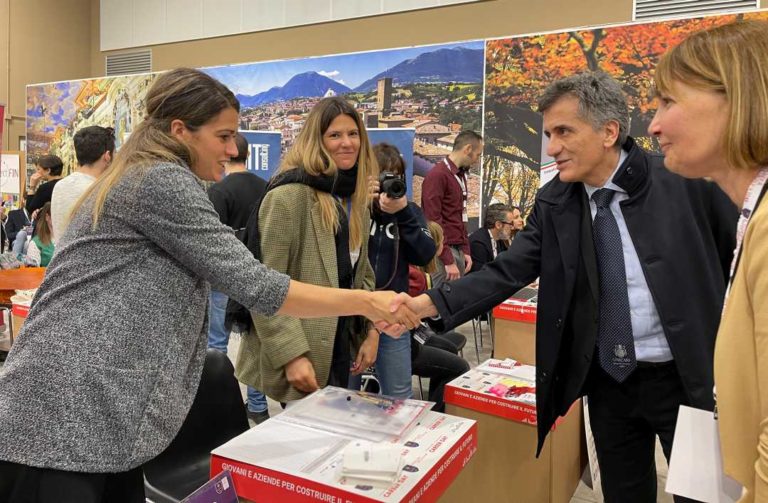 Oltre 500 studenti e 80 aziende al Career day UniCam!