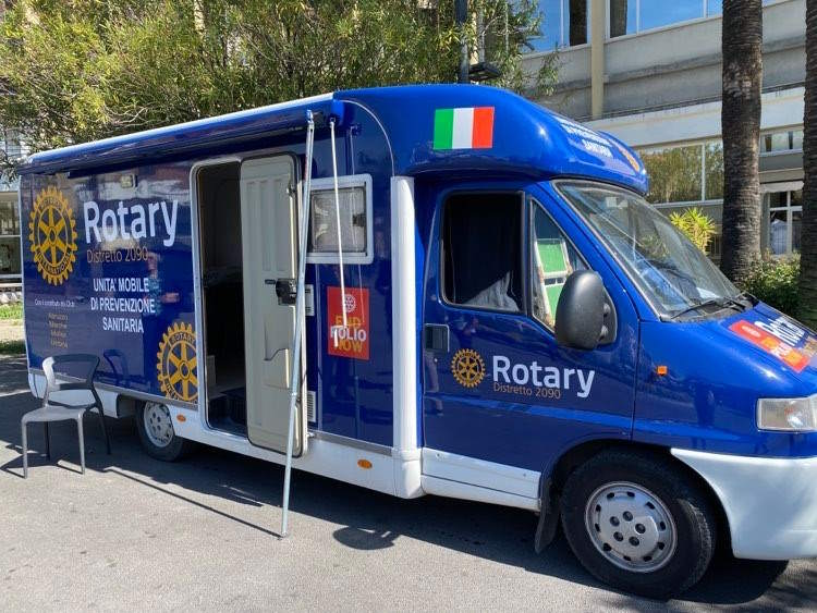 Screening del Glaucoma e Ipaacusia infantile, camper sanitario del distretto Rotary 2090 in piazza Giorgini