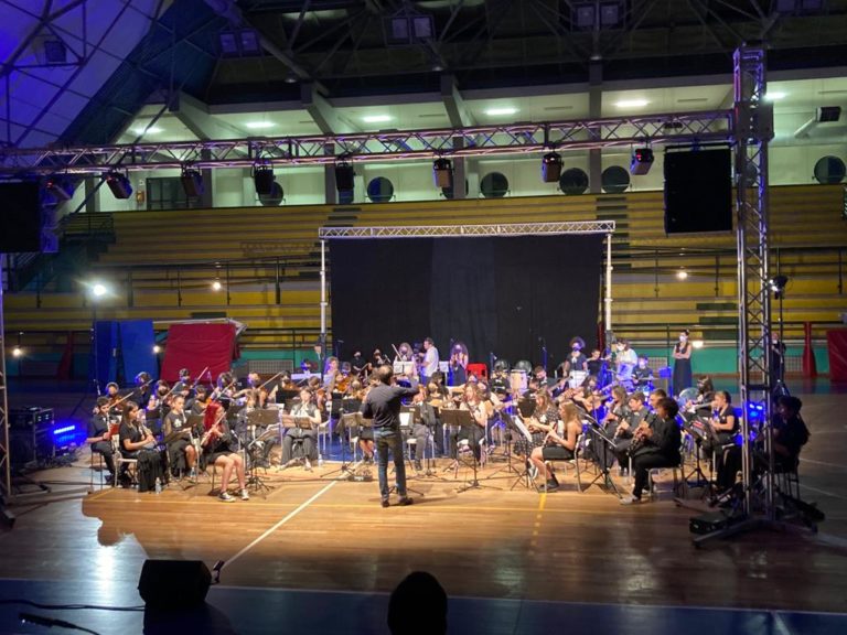 Gran concerto gratuito al PalaSpeca con i ragazzi della Scuola secondaria Curzi e con Luigi Fontana, figlio di Jimmy che interpreterà ‘Il Mondo’