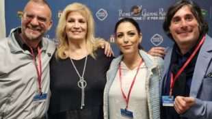 L’Artistic Picenum ospite al premio Gianni Ravera: donata una caricatura a Carlo Conti