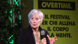 SARA SIMEONI E DAN PETERSON, EMOZIONI E RICORDI A OVERTIME CON I MITI DELLO SPORT INTERNAZIONALE