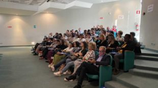 Prendersi cura del paziente con demenza: conoscenza clinica, gestione ed esperienze