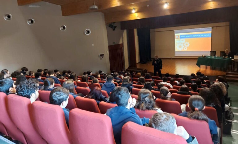 Educazione alla legalità: incontro degli studenti delle classi terze dell’Ic Monteprandone con l’Arma dei Carabinieri