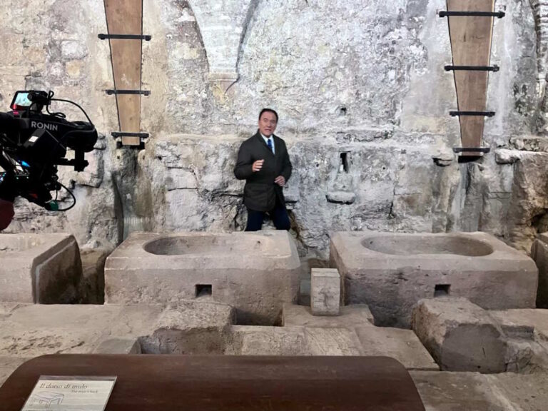 Le telecamere di Rai Due alla scoperta della Cartiera Papale