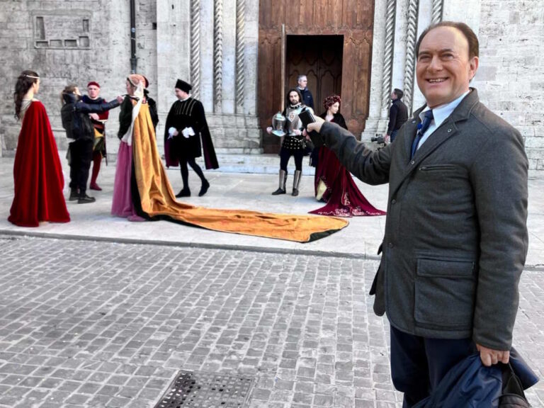 Le telecamere di “Paesi che vai” in città: riprese in corso presso Fortezza Pia, Ponte di Cecco e centro storico 