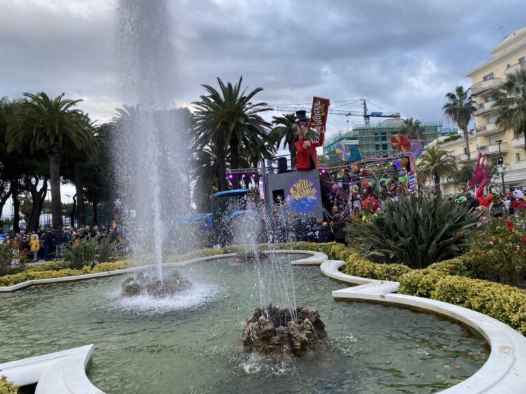 è il Carnevale Sambenedettese: le immagini