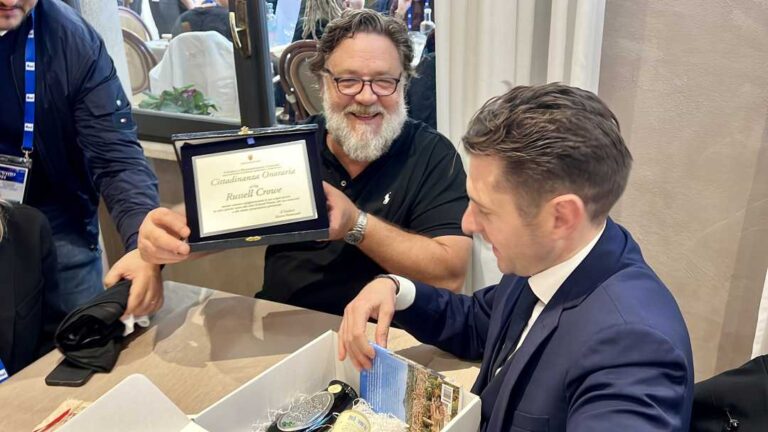 a Russel Crowe la cittadinanza onoraria di Ascoli Piceno