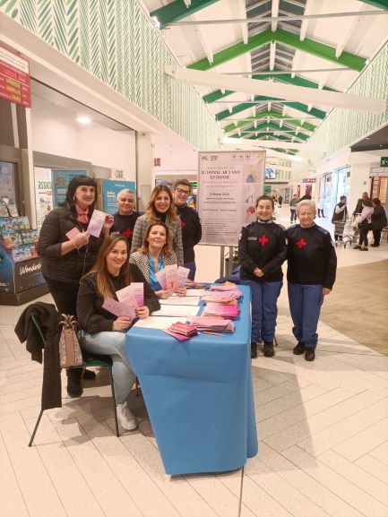 LE DONNE AIUTANO LE DONNE