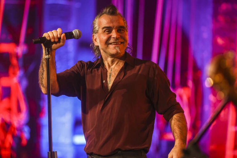 MUSICULTURA: il Lauro Rossi si inginocchia a Piero Pelù