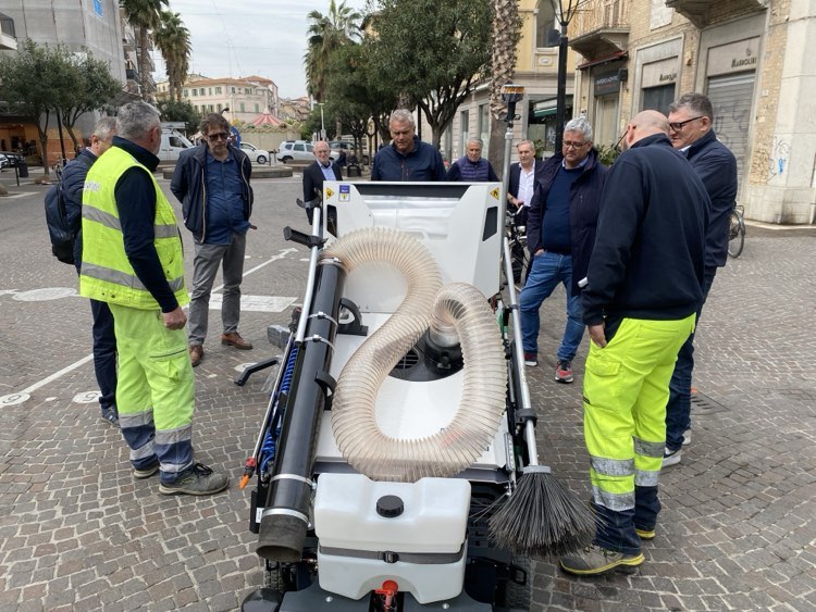 Nuova macchina per ottimizzare la pulizia del centro cittadino
