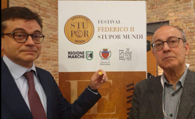 Omaggio all’Augustale di Federico II, la moneta d’oro che ha segnato la rinascita dell’Europa medievale