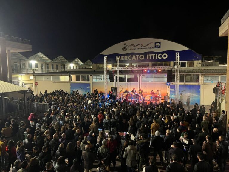 Grande successo per il concerto di Giancane al Mercato Ittico