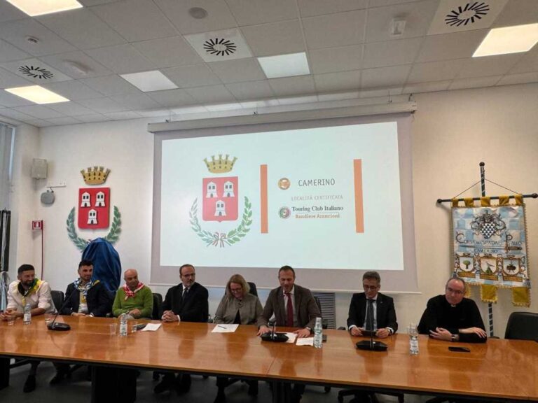 La Corsa alla Spada e Palio 2024 declinata al femminile con un nuovo splendido abito