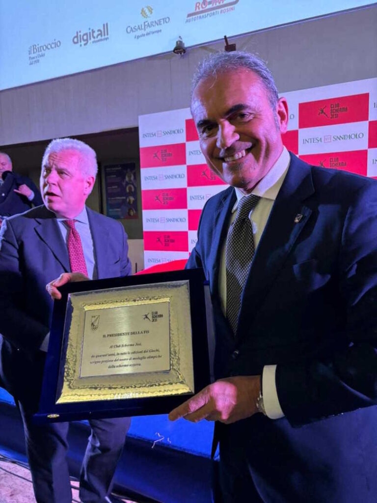 SCHERMA, 40 ANNI SUL TETTO DEL MONDO VERSO PARIGI E OLTRE…