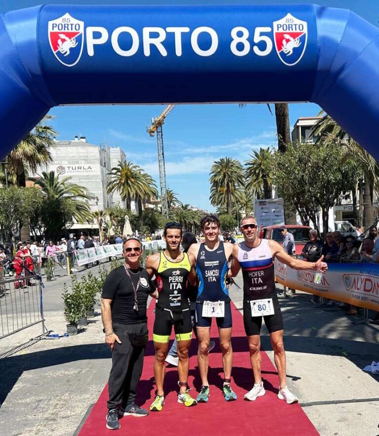 Niccolò Sancisi vince il triathlon olimpico “Città di San Benedetto del Tronto”