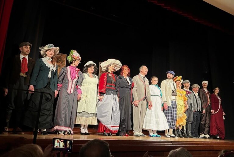 Serata entusiasmante al Teatro San Filippo Neri. Pienone e risate per “Il medico dei pazzi” di Scarpetta