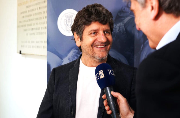 Fabio De Luigi a UniUrb: “Feci un provino per il Costanzo Show e non venni preso, con la Gialappa’s ho capito che era un lavoro”