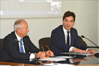 Ennesima passerella di politici regionali del centrodestra che si arrampicano sugli specchi portando la sanità pubblica verso una deriva dalla quale riprendersi sarà molto complicato