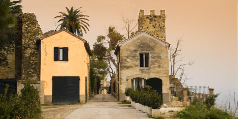 TRE ITINERARI PER SCOPRIRE IL PATRIMONIO DI CUPRA MARITTIMA: CON L’APP IL PAESE SI VISITA ANCHE A DISTANZA