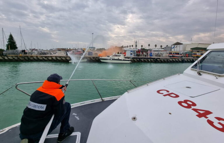 Incendio al porto di San Benedetto del Tronto. Ma era una esercitazione antincendio pienamente riuscita