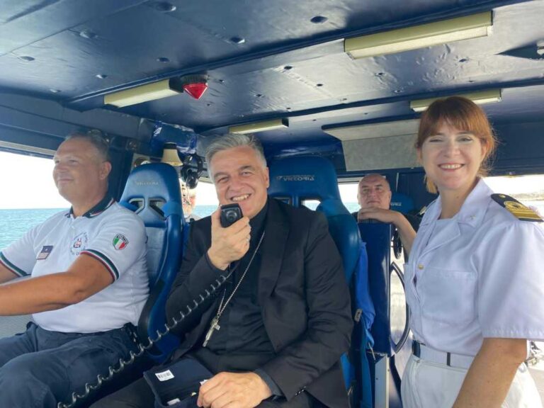 Il Vescovo Palmieri in visita alla sede della Guardia Costiera