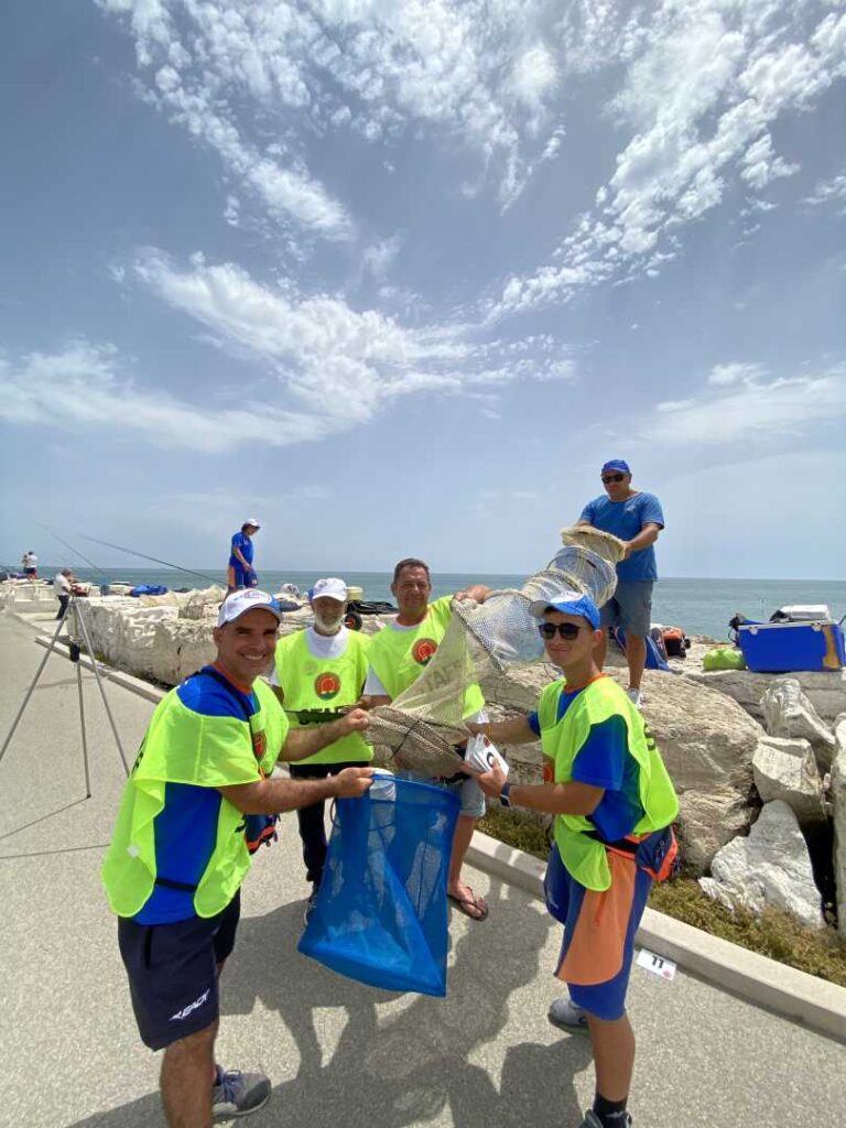 Pesca sportiva, campionato italiano float fishing al Molo Sud