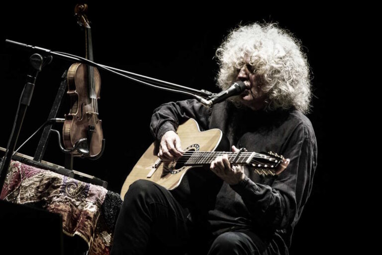 ANGELO BRANDUARDI CON “CONFESSIONI DI UN MALANDRINO” CONCLUDE “NEL CUORE, NELL’ANIMA. RITRATTI D’AUTORE IN MUSICA E PAROLE”