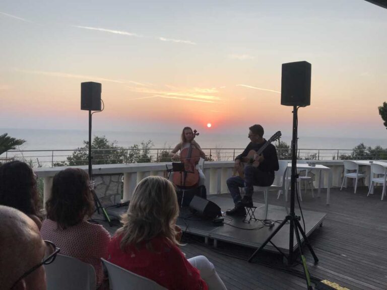 Chitarra di Andrea Vettoretti e Violoncello di Riviera Lazeri @ Adriatico Mediterraneo Festival