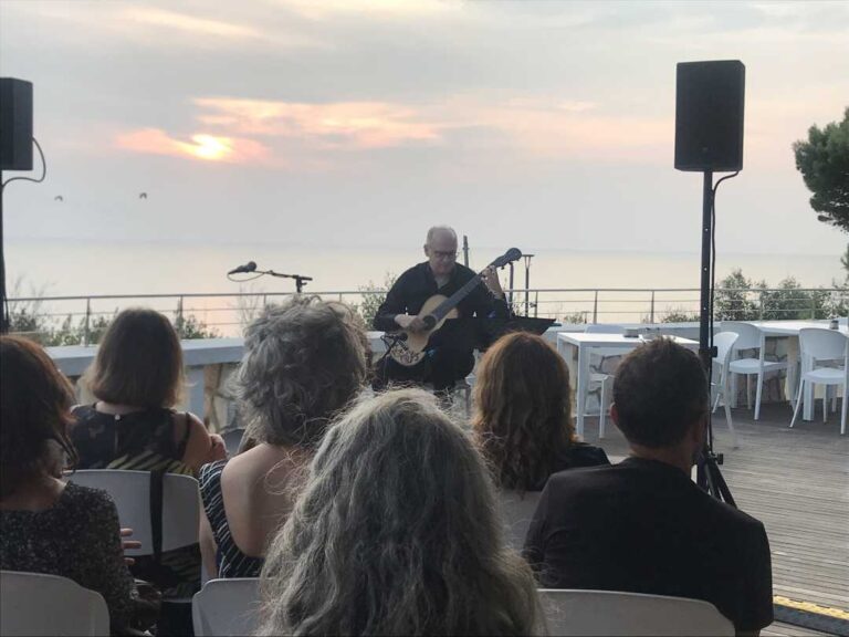 Con le note e le parole del Maestro Marco Battaglia, inizia così la 2a giornata di Adriatico Mediterraneo Festival