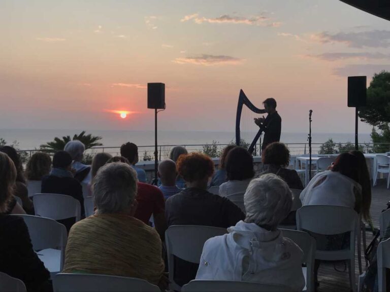 Una alba meravigliosa dell’arpista Raoul Moretti apre la 3a giornata del Festival Adriatico Mediterraneo