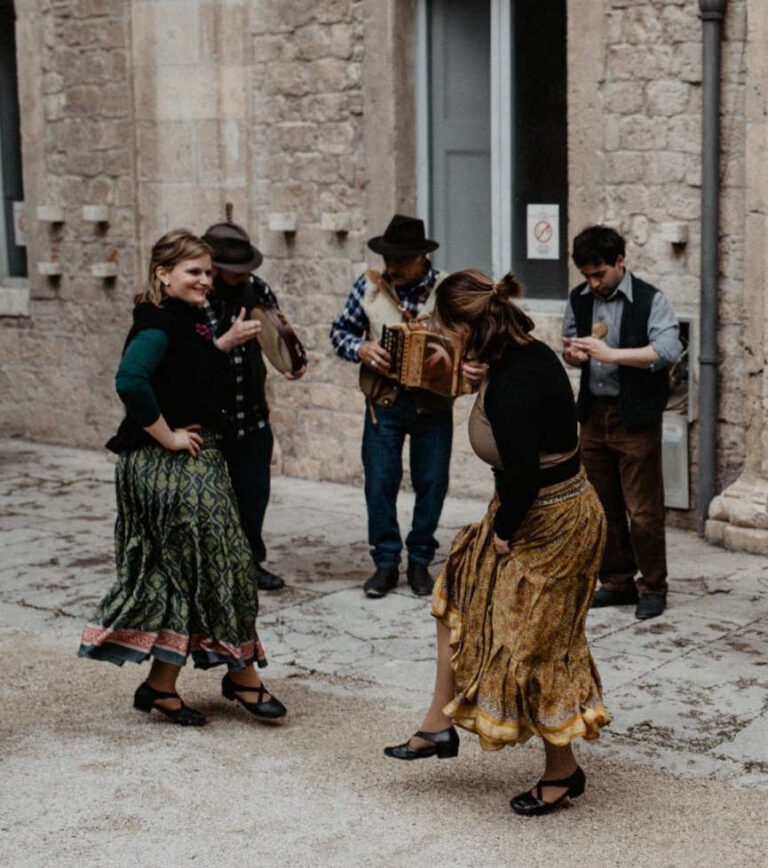 Corsi annuali di musica e danze tradizionali