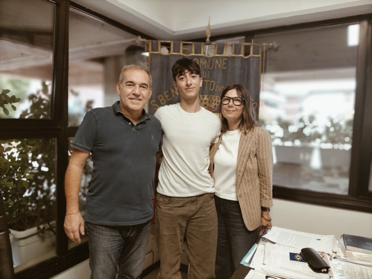 Emanuele Cerreti Ricevuto in Municipio da Sindaco e Assessore