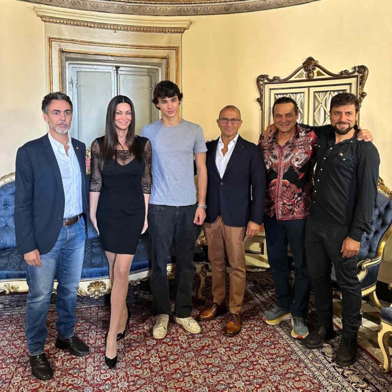 Sul set di “Tradita” a Jesi, per il suo ritorno al cinema Manuela Arcuri sceglie le Marche