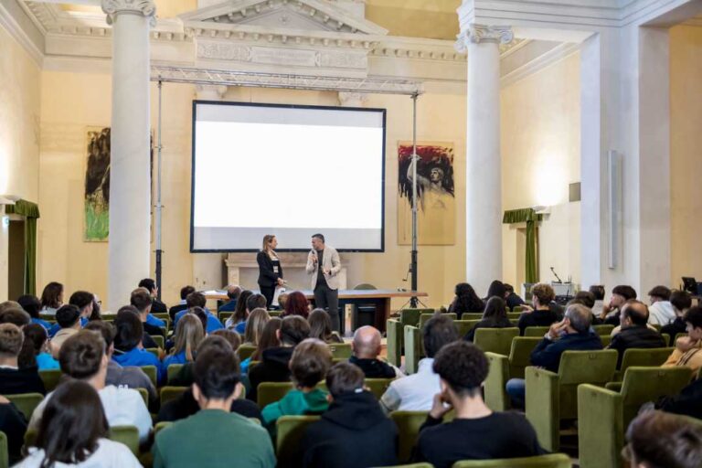 Alunni del Liceo Scientifico Sportivo ‘Antonio Orsini’ al convegno su Cavallo e Disabilità