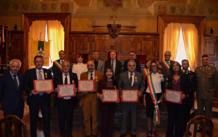 Cerimonia a Palazzo San Filippo con i neo maestri del Lavoro del Piceno