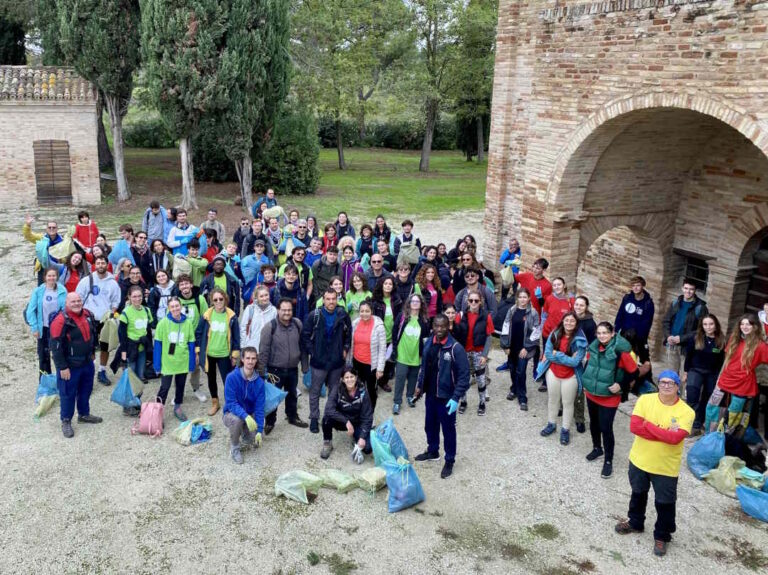 Marche, oltre 130 partecipanti e 40 chili di rifiuti raccolti per l’Action for Climate