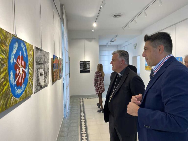 Tutti pazzi per la mostra ‘quattro mani, acqua sorgente di vita’ in Palazzina Azzurra