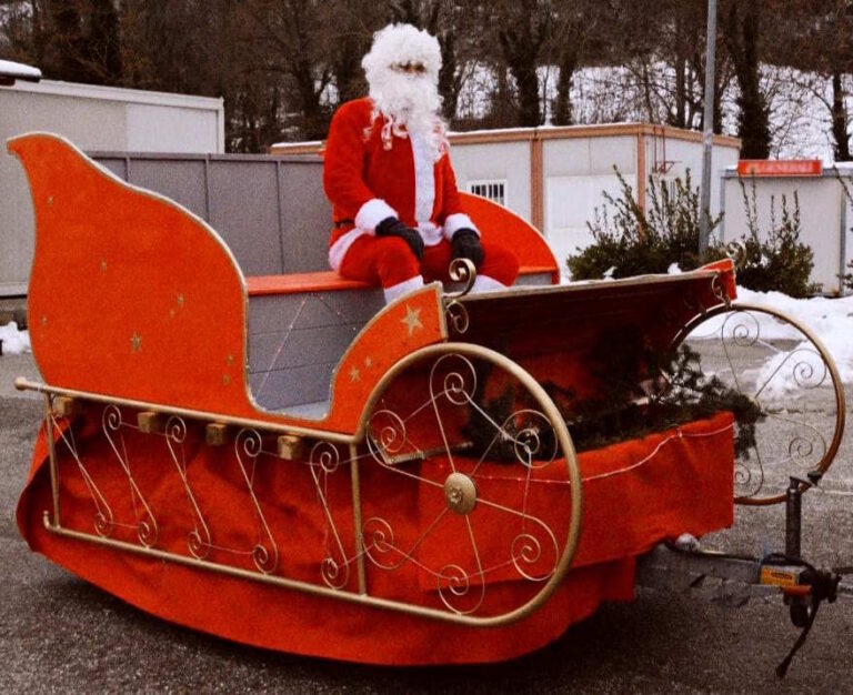 Babbo Natale arriva con la slitta