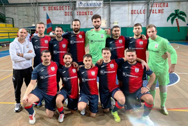 La Tecno Riviera delle Palme ha festeggiato il primato nella classifica del girone F di serie D1 di calcio a cinque con un’affollata cena di Natale