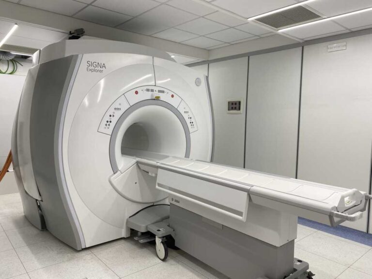 Taglio del nastro Risonanza Magnetica Madonna del Soccorso