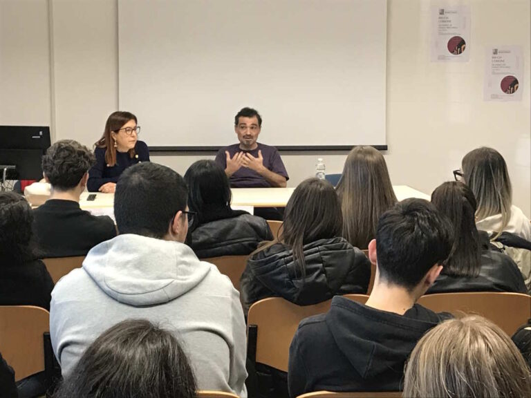 “Brucia l’origine”: gli studenti del “Capriotti” incontrano Daniele Mencarelli