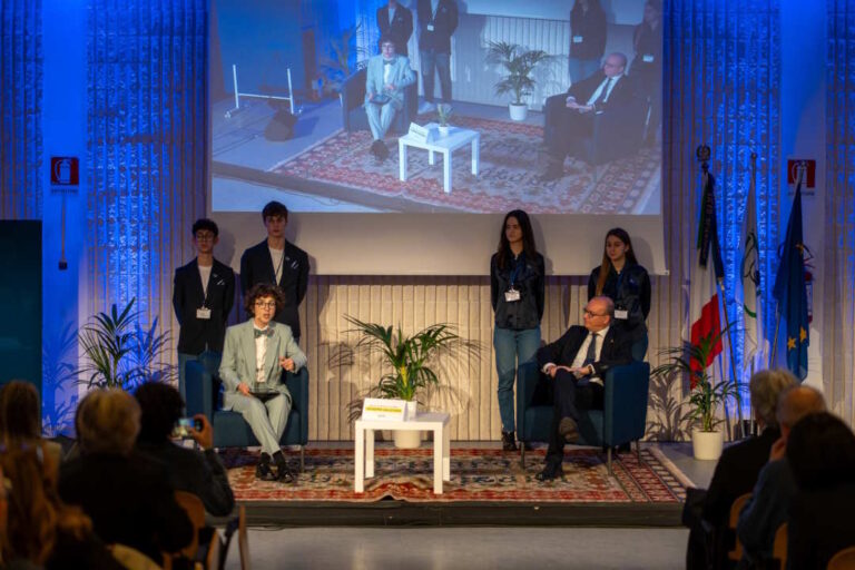 Lucrezia Ercoli dialoga con il Ministro dell’Istruzione Giuseppe Valditara