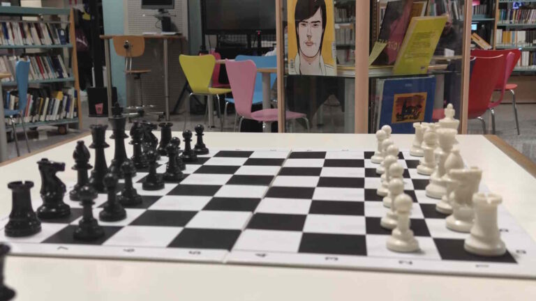 Partite libere di scacchi nella biblioteca comunale Lesca di San Benedetto del Tronto