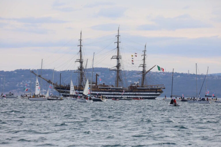 Trieste, il Vespucci celebrato dalla Lega Navale Italiana con la mostra su Straulino e la campagna “Mare di Legalità”
