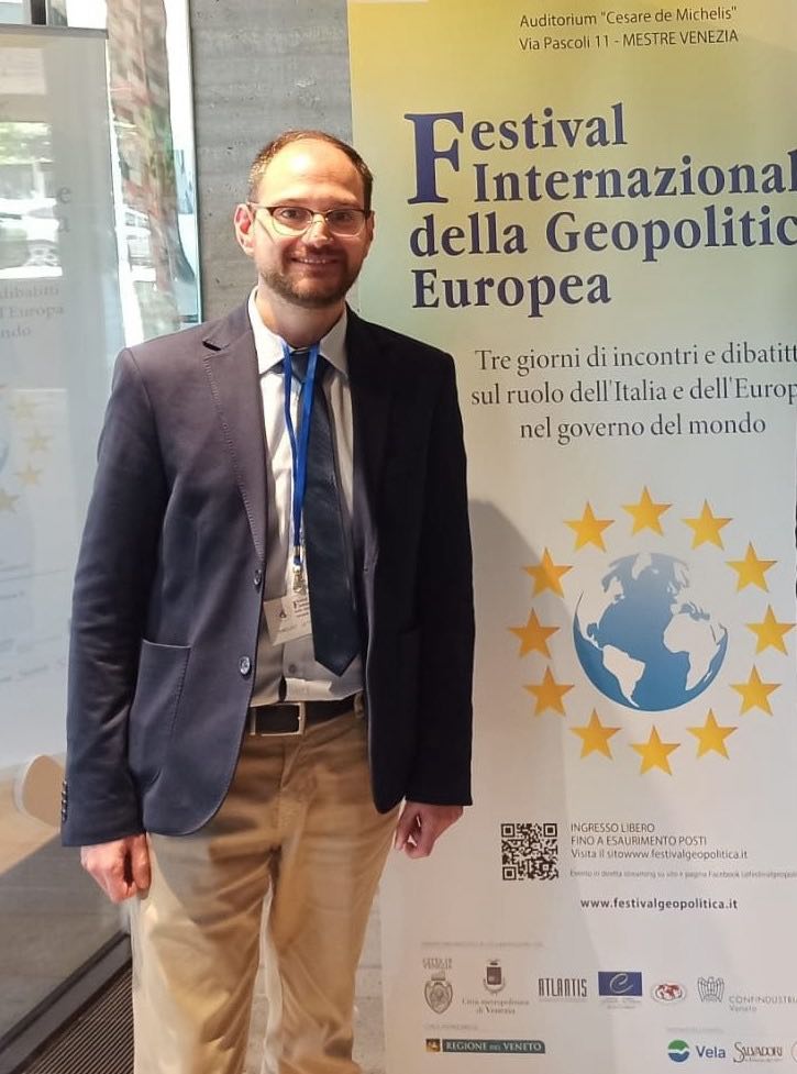 Docente di Geopolitica del Master in Management Aree e Risorse Acquatiche Costiere (MARAC), diretto dal prof. Alberto Felici nominato coordinatore ufficio stampa del Festival Internazionale della Geopolitica