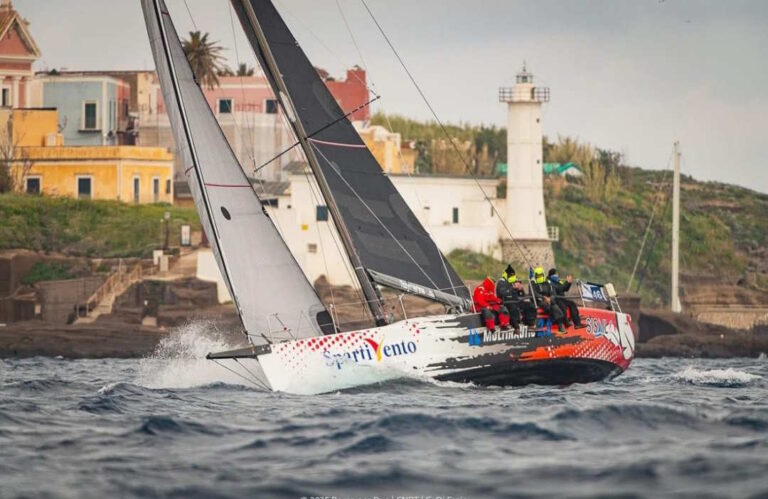 Cns, Matteo Terenzi trionfa alla ‘Roma per Tutti’: doppia vittoria per il giovane velista sambenedettese